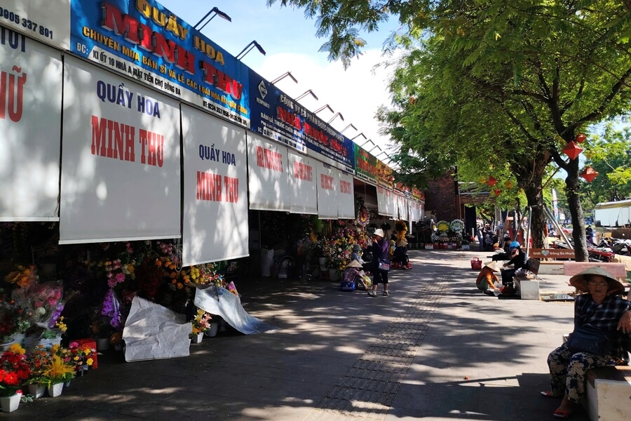 Vorderansicht des Dong-Ba-Markts in der Stadt Hue