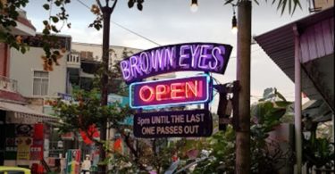 Brown Eyes Bar Hue
