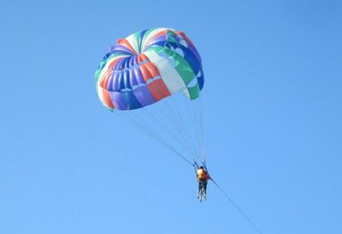 parachuting canoeing on My Khe beach