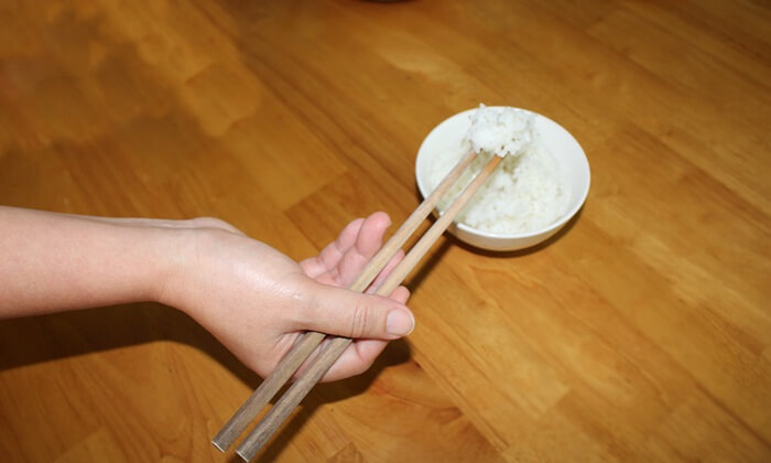 eating rules with chopsticks