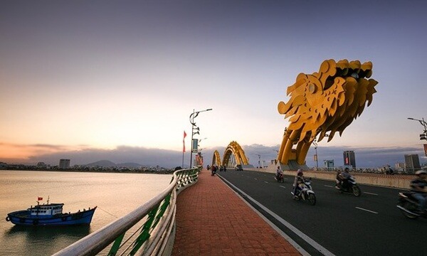 dragon bridge in danang city