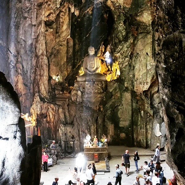 huyen khong cave in marble mountains