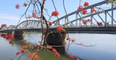 perfume river hue city