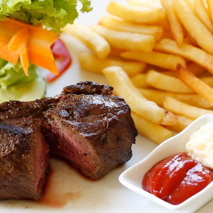 Beefsteak and fried potato at Le Jardin de La Carambole Restaurant