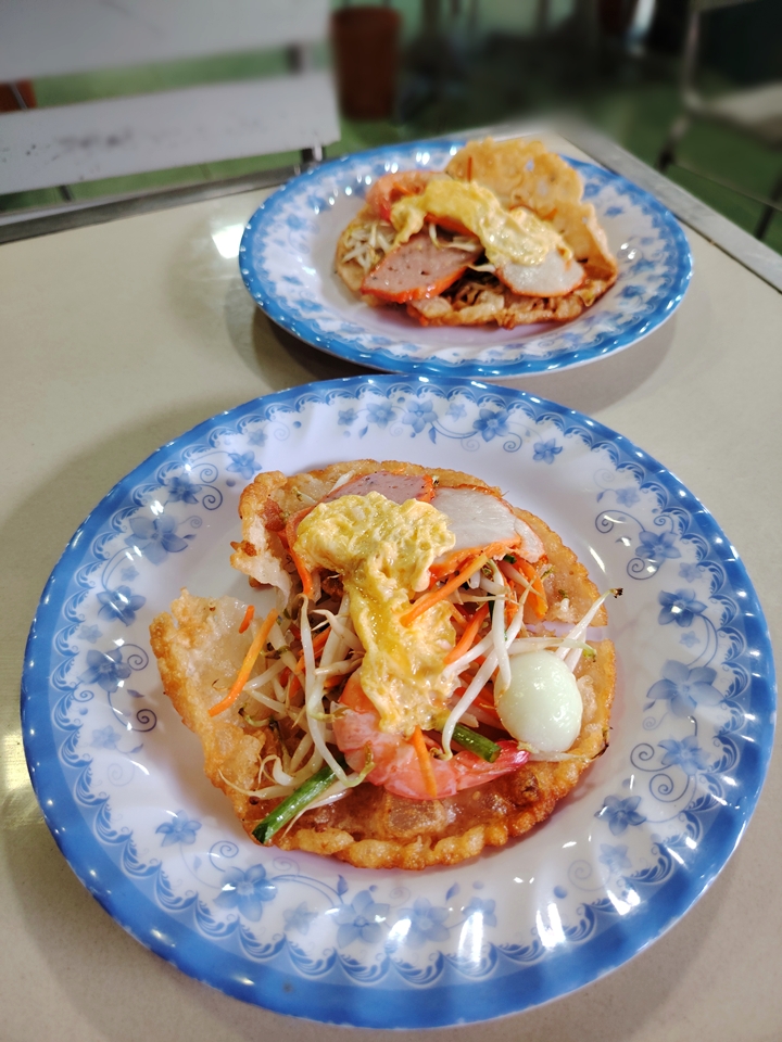 pancake dish at Hong Mai Restaurant to serve guests