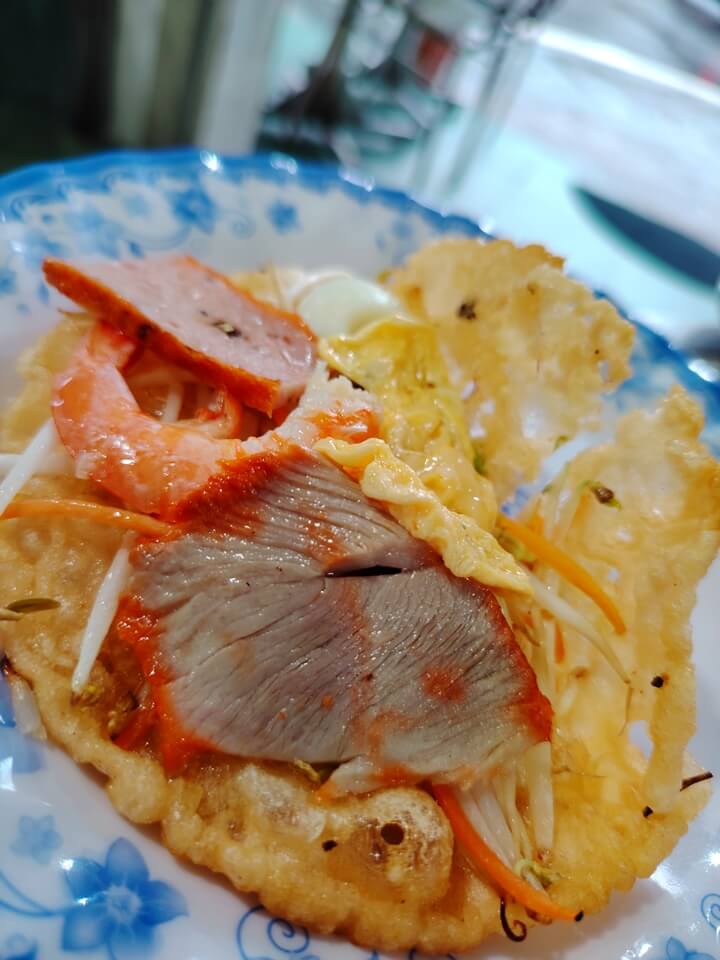 Pancake with pork, shrimp, pean sprout ready to serve