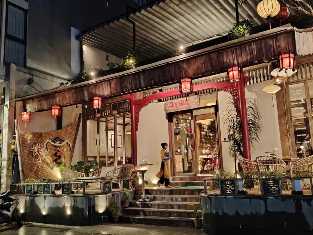 Front face of Vi Hue Restaurant at night