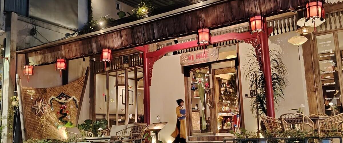 Front face of Vi Hue Restaurant at night